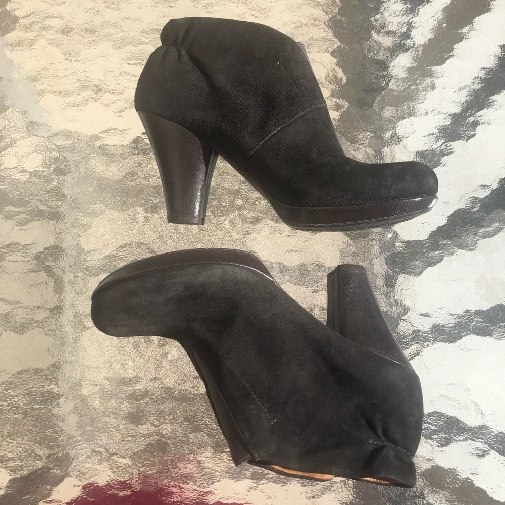 NEW NAYA Bara Suede Leather Booties Heels size 5
